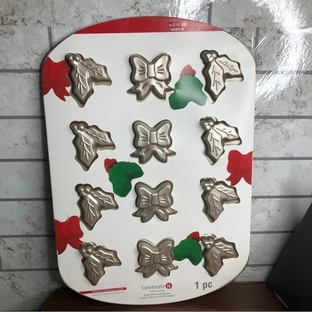 NWT Celebrate it non-stick cookie dough‎ Christmas holly and ivy bow mold pan